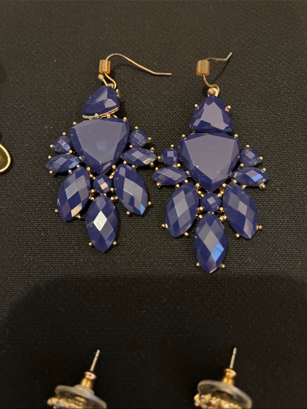 Lot of 4 - Women's Statement Earrings - Picture 3 of 5